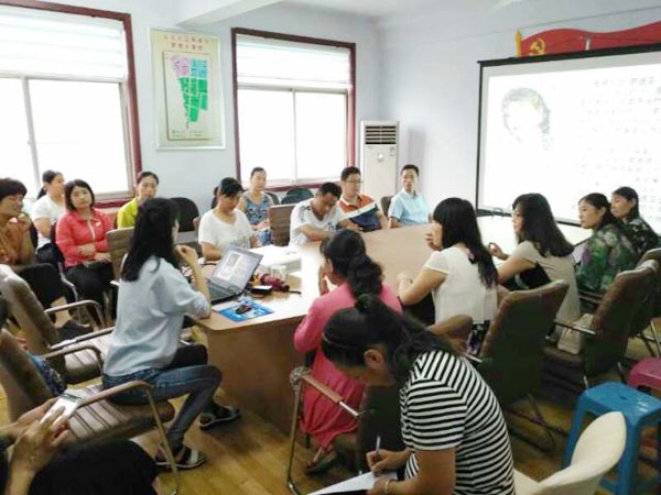 禹城市站北社区青春俱乐部开展沟通的艺术讲座