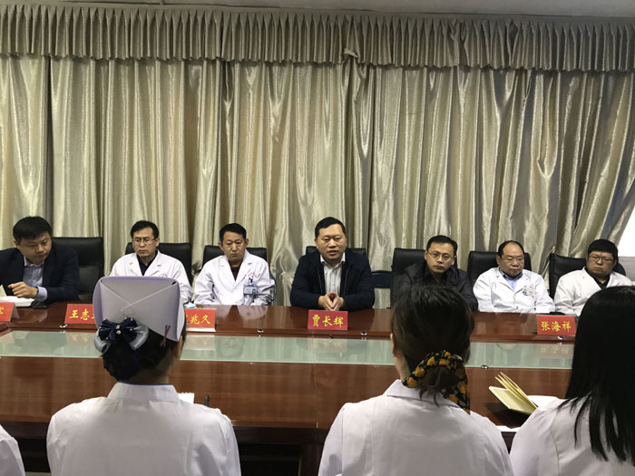 院党委书记、院长贾长辉对新员工的到来表示热烈欢迎