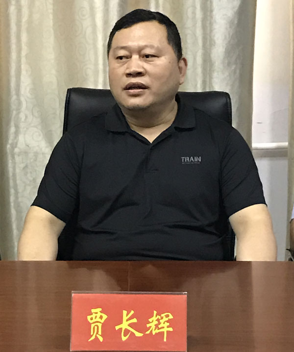 院党委书记贾长辉代表医院全体干部职工对新员工的加入表示诚挚的欢迎