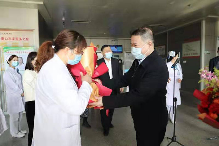 三八国际妇女节 市领导来禹城市中医院慰问一线工作人员