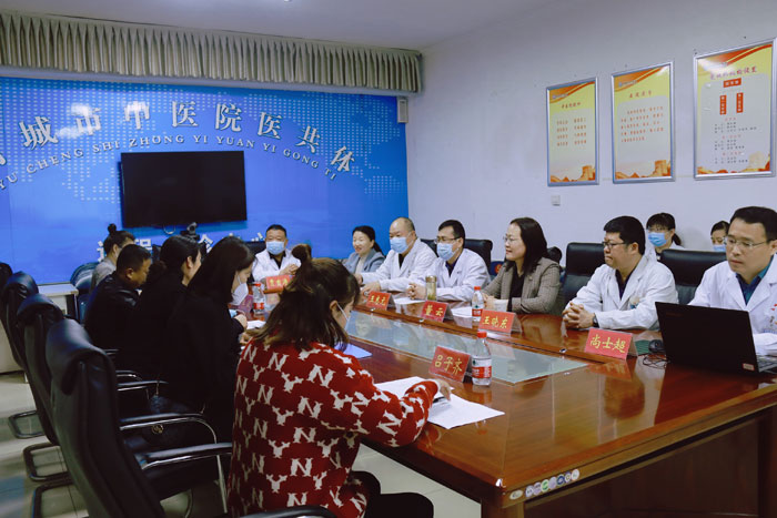 王志元对专家组的到来表示欢迎，并简要介绍了医院发展情况